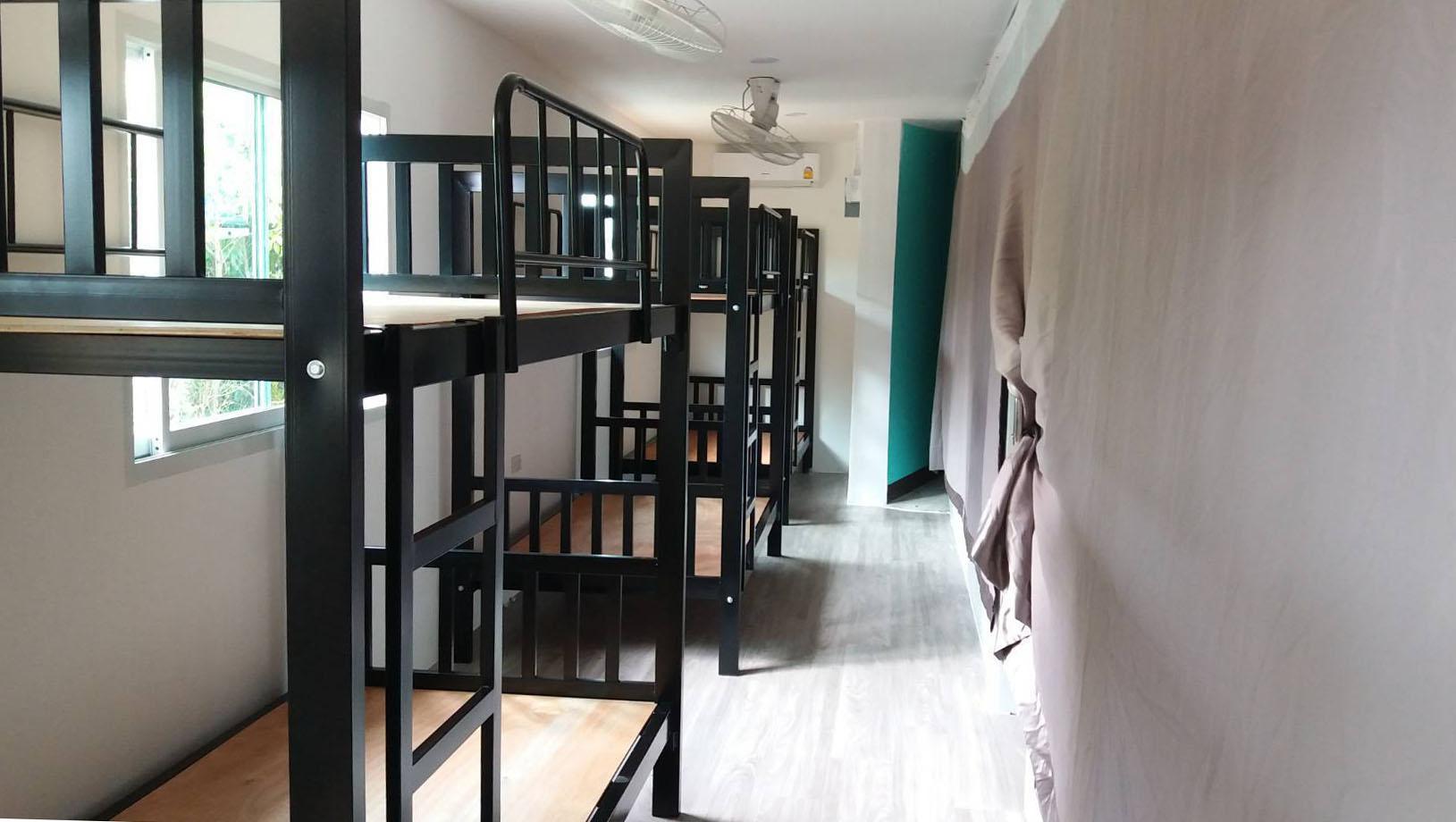 เตียง 2 ชั้น 3.5 ฟุต สีดำ เหล็กกล่อง พร้อมไม้อัดรองเตียง