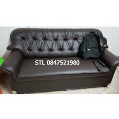 โซฟาสีน้ำตาลเข้ม 3 ที่นั่ง ลายบุ๋ม