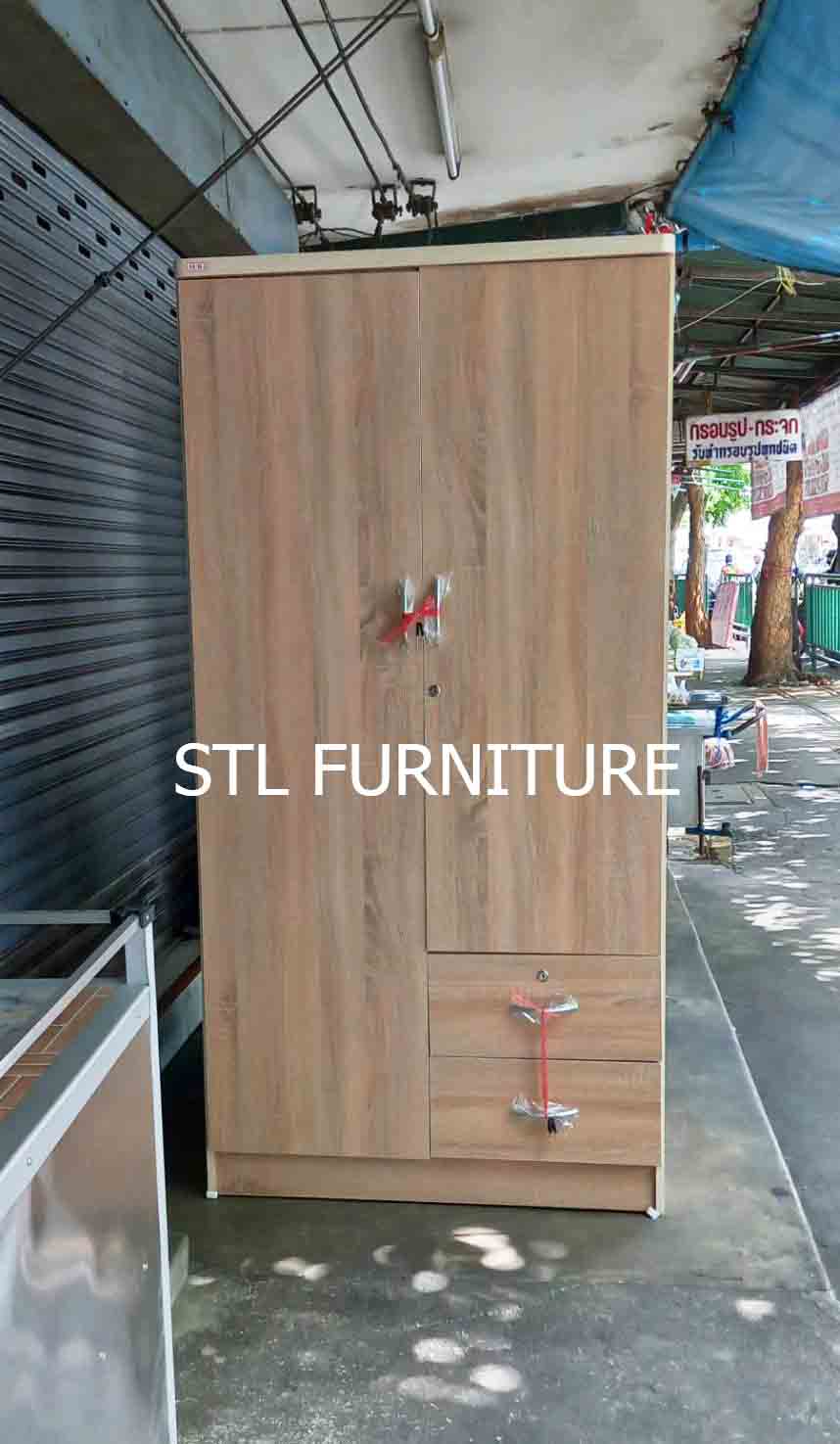 ตู้เสื้อผ้าสีน้ำตาล