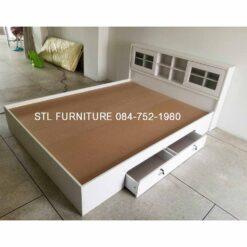 เตียงสีขาวมินิมอล