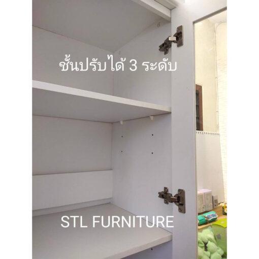 ภายในตู้กระจก สีขาว เป็นชั้นปรับระดับได้