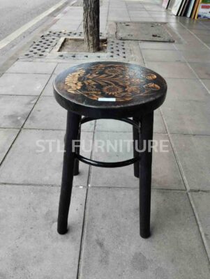 เก้าอี้ไม้กลมโบราณ