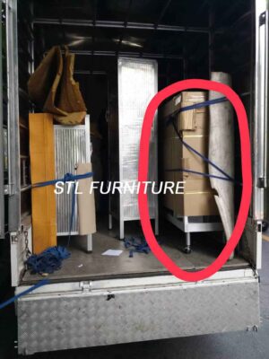 ตู้กระจกขายของเตรียมส่งลูกค้า