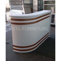 กระบังหน้าของ โต๊ะเคาน์เตอร์โค้ง 150 cm 4 ลิ้นชัก สีขาว คาดสีสัก