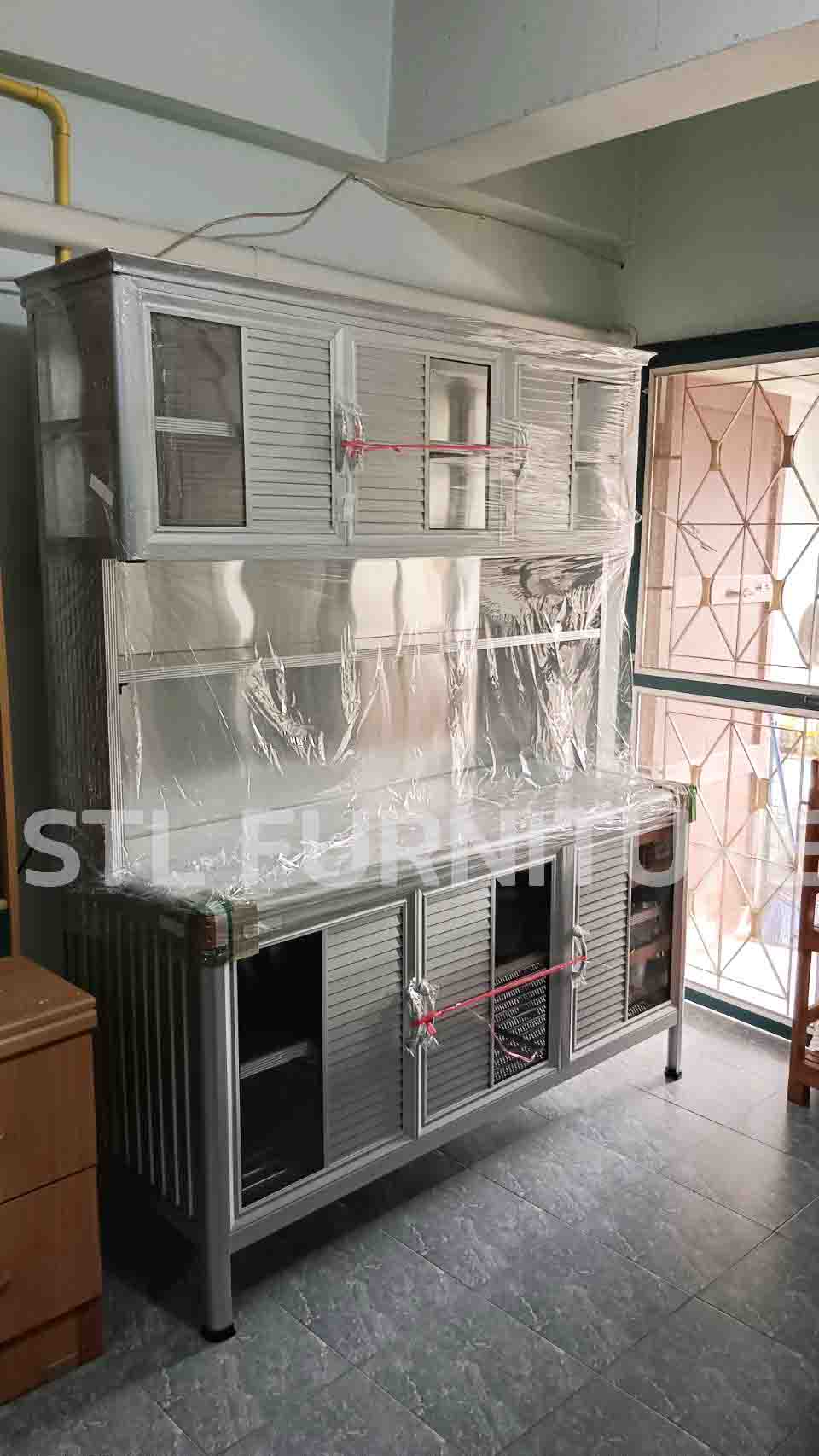 จัดส่งตู้ครัวต่อบนโครงอลู 150 cm บ้านลูกค้าบันไดแคบ