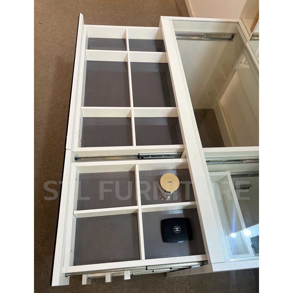 ลิ้นชักของ โต๊ะเครื่องแป้ง elegant สีขาวหินอ่อน สวยมาก