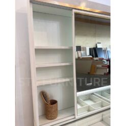 ช่องเก็บของหลังกระจกของ โต๊ะเครื่องแป้ง elegant